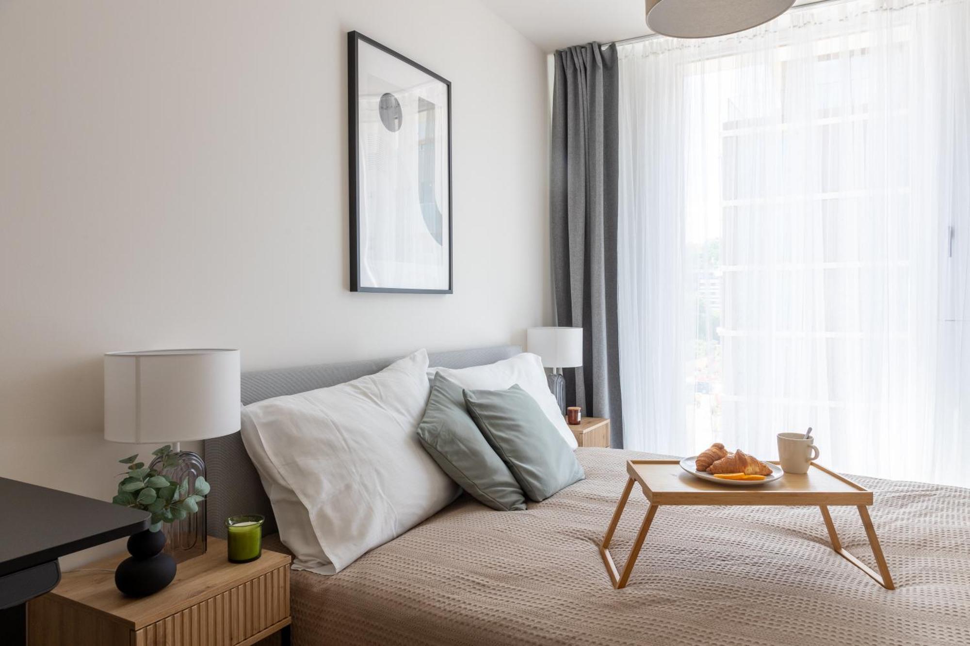 Apartmán Days - 2bdr - Balcony - Garage Parking - Easy Center Access Prague